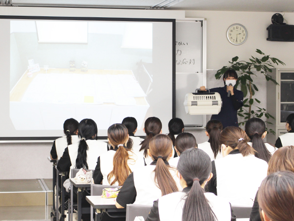 １年生、お客様の接客準備☆